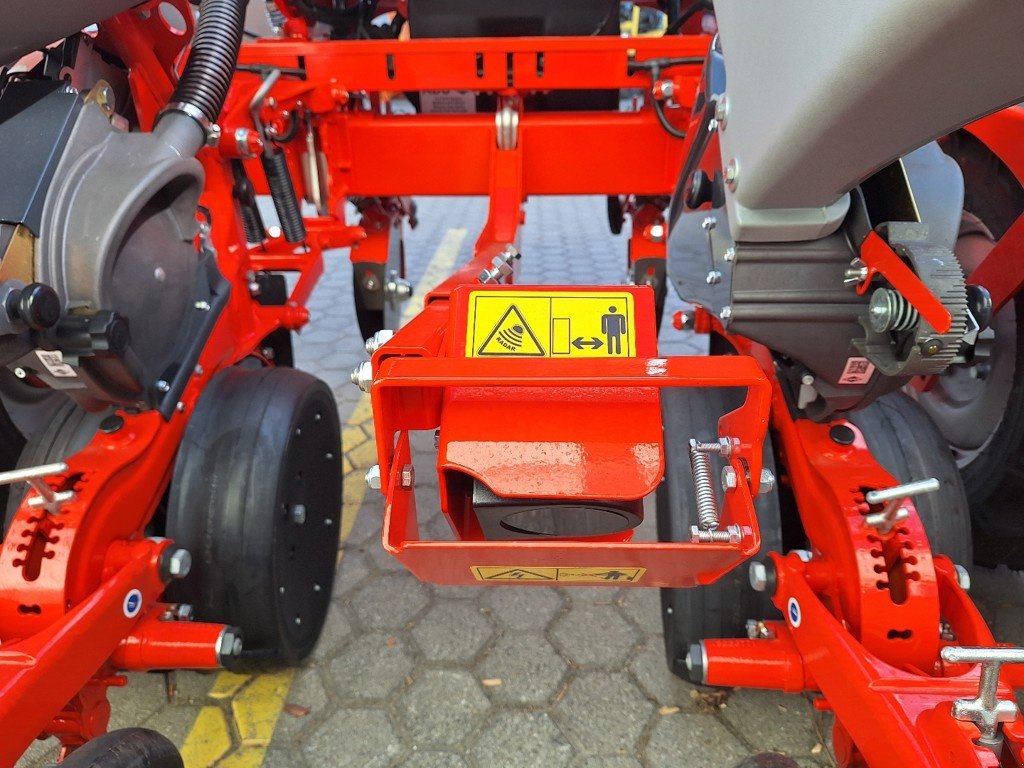 Einzelkornsägerät del tipo Kuhn Kosma M 3M00 E, Ausstellungsmaschine en Chur (Imagen 7)