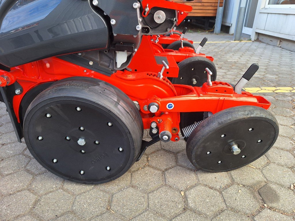 Einzelkornsägerät del tipo Kuhn Kosma M 3M00 E, Ausstellungsmaschine en Chur (Imagen 6)