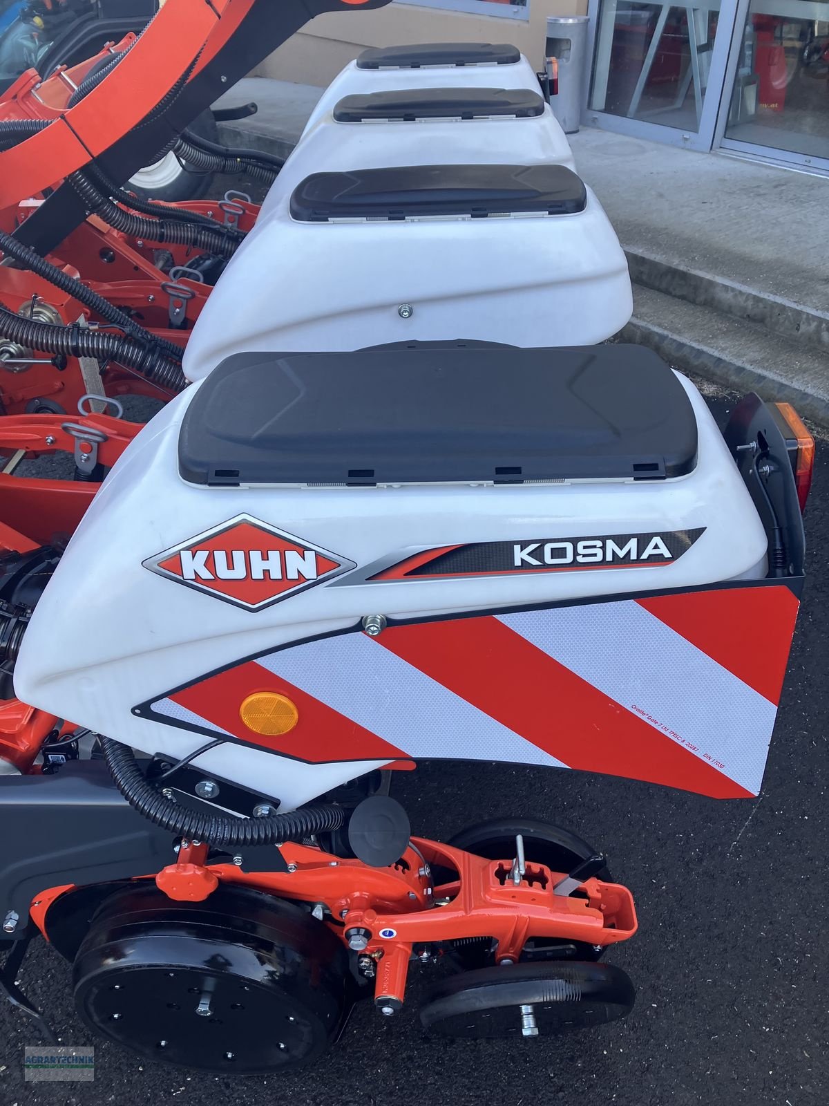 Einzelkornsägerät des Typs Kuhn KOSMA M 3M00, Neumaschine in Pettenbach (Bild 2)