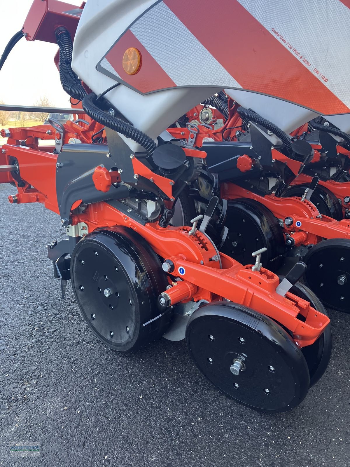 Einzelkornsägerät des Typs Kuhn KOSMA M 3M00, Neumaschine in Pettenbach (Bild 10)