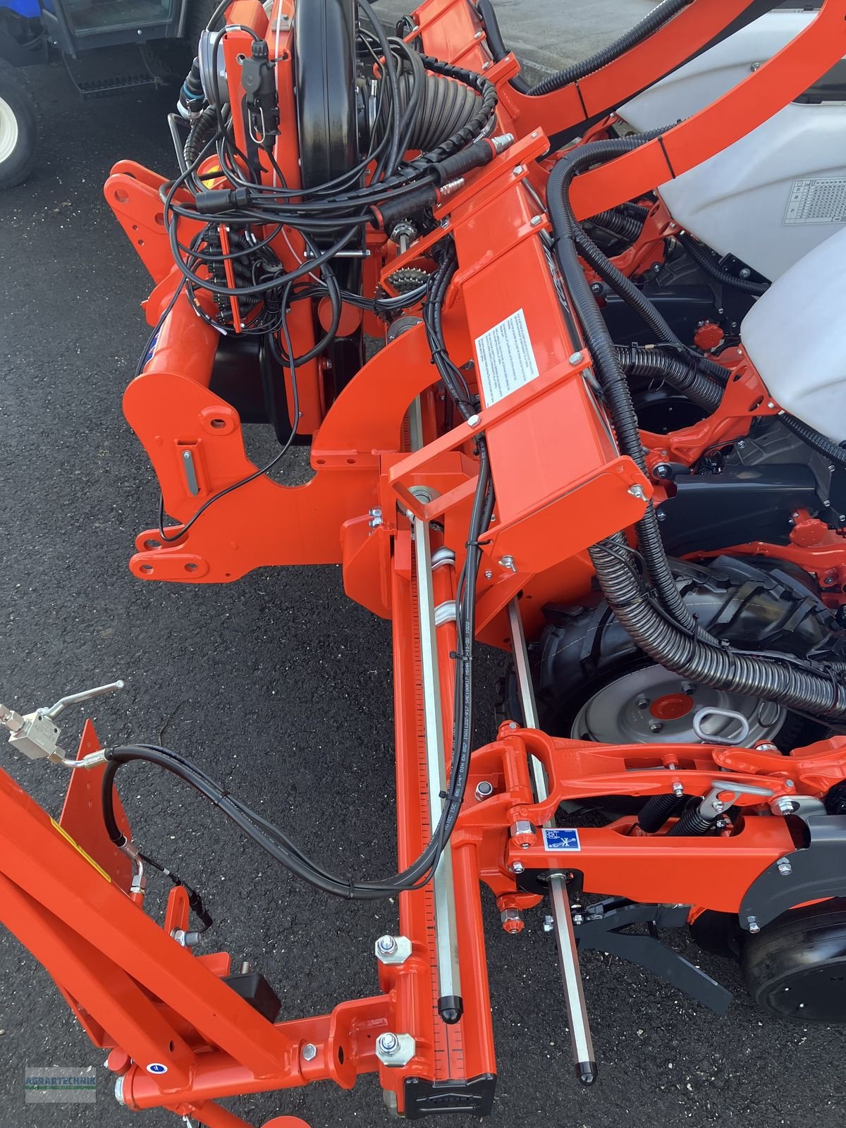 Einzelkornsägerät des Typs Kuhn KOSMA M 3M00, Neumaschine in Pettenbach (Bild 16)