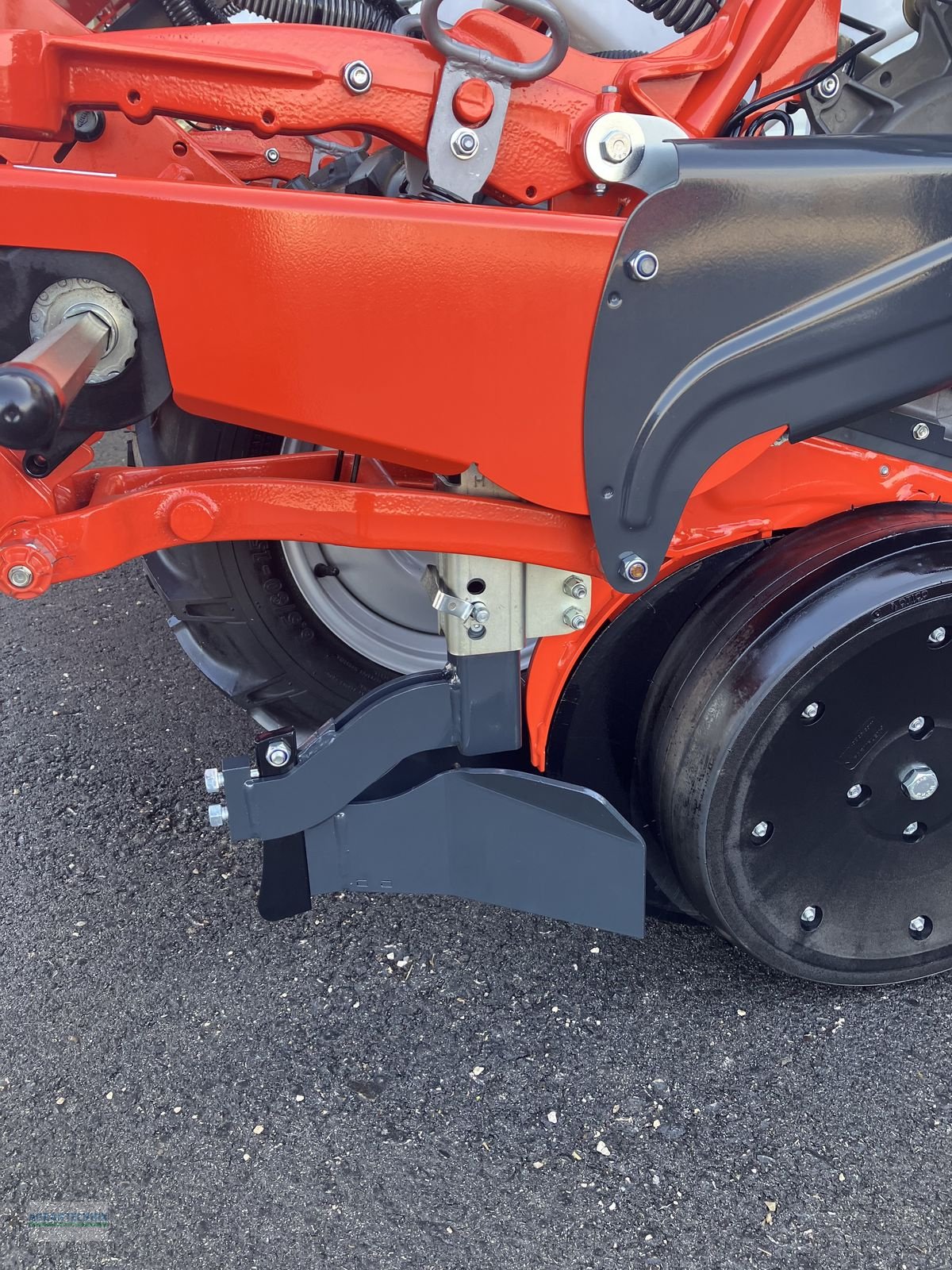 Einzelkornsägerät des Typs Kuhn KOSMA M 3M00, Neumaschine in Pettenbach (Bild 9)