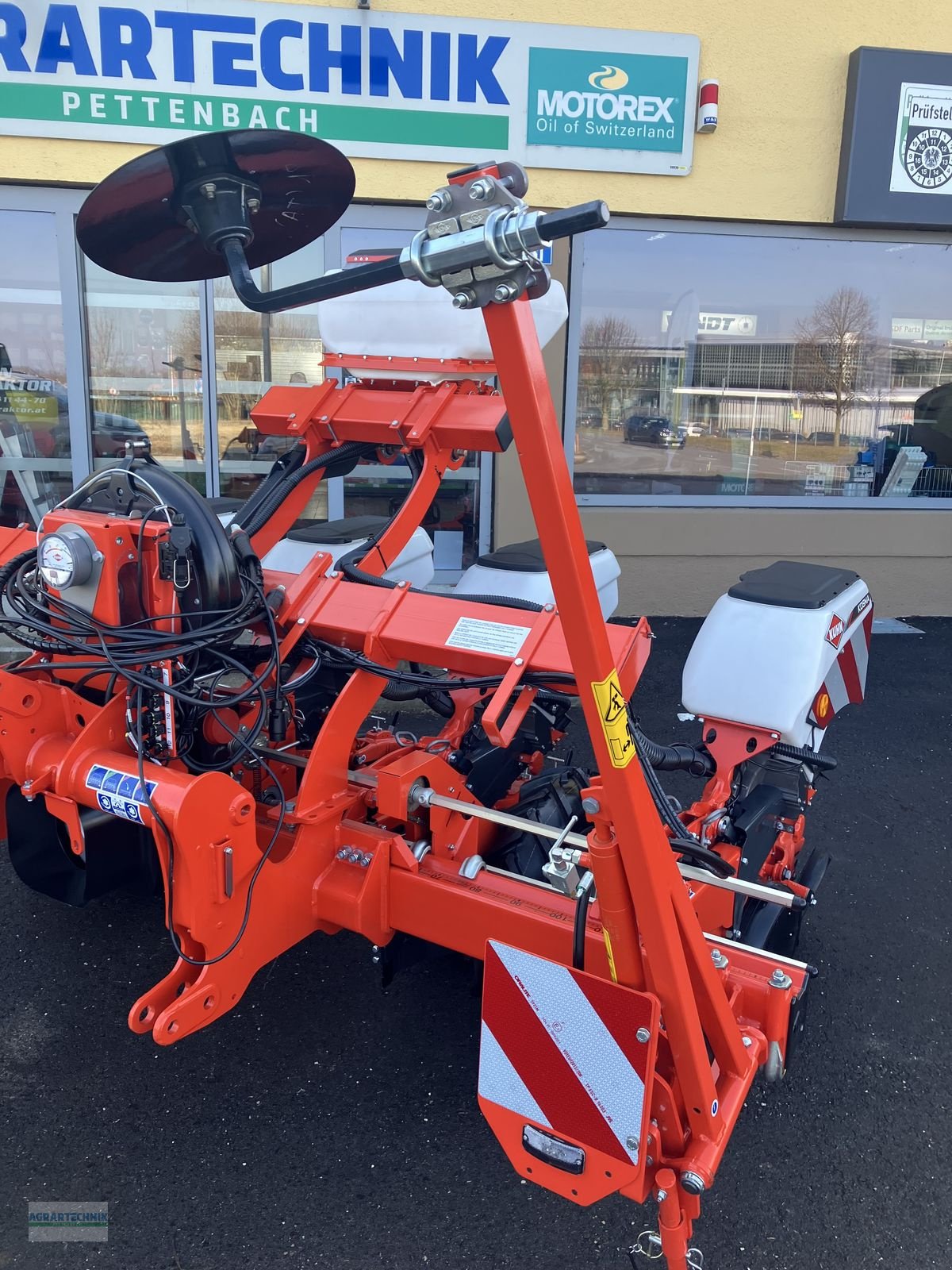 Einzelkornsägerät des Typs Kuhn KOSMA M 3M00, Neumaschine in Pettenbach (Bild 7)