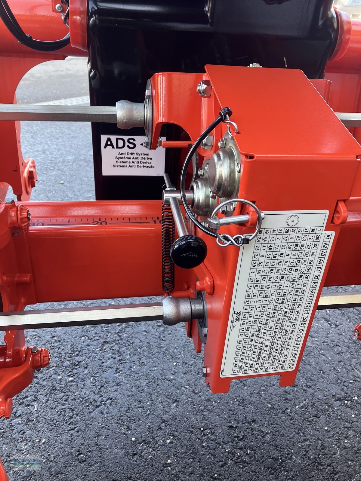 Einzelkornsägerät des Typs Kuhn KOSMA M 3M00, Neumaschine in Pettenbach (Bild 14)