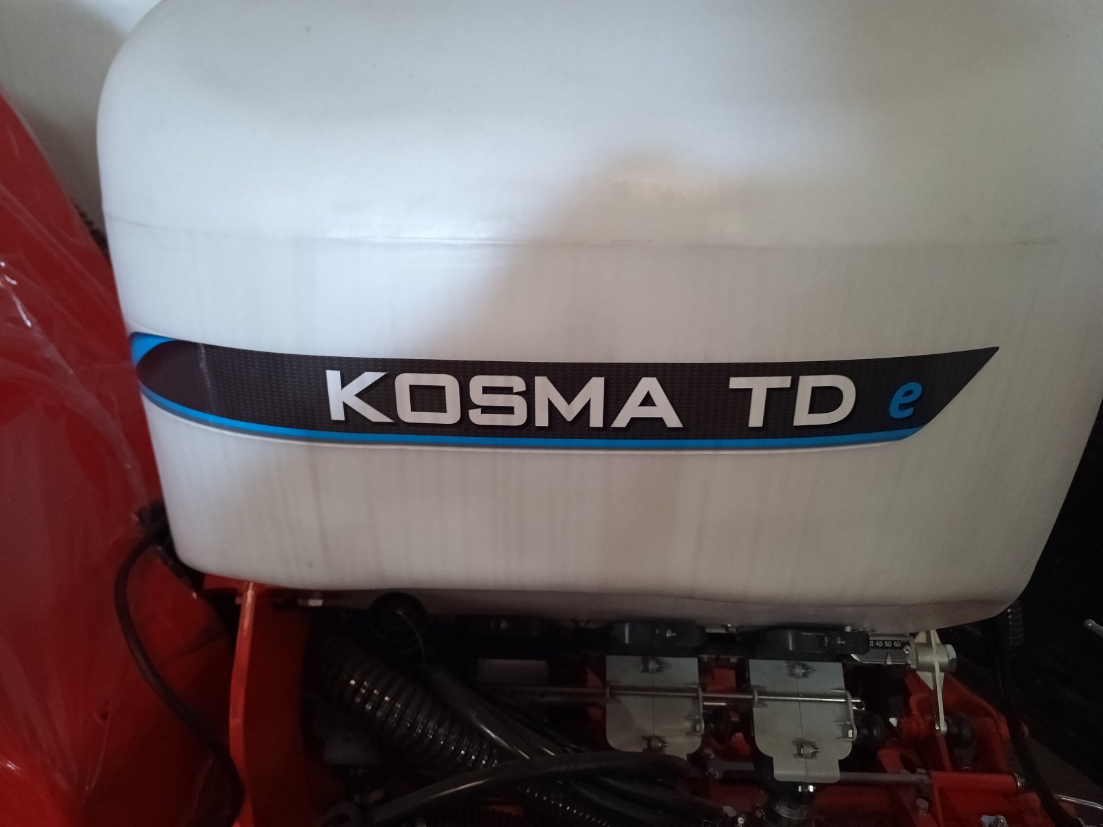 Einzelkornsägerät des Typs Kuhn Kosma TD E, Neumaschine in OSTERHOFEN (Bild 6)