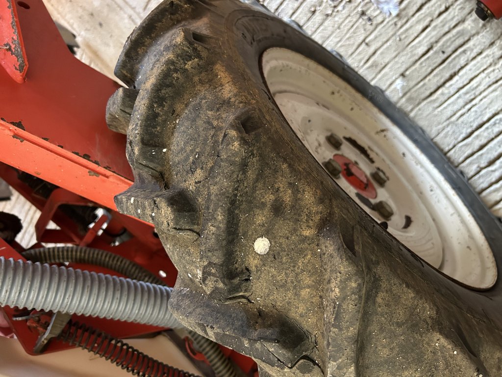 Einzelkornsägerät typu Kuhn PL junior, Gebrauchtmaschine v BRECEY (Obrázek 6)