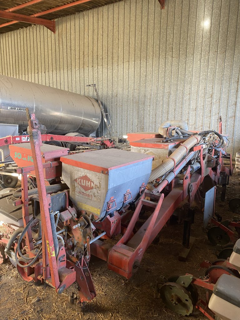 Einzelkornsägerät vrste Kuhn PLANTER II 8 RANGS, Gebrauchtmaschine v CHEVILLON  (MAIZEROY) (Slika 1)