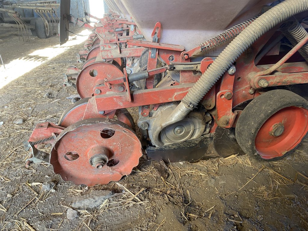 Einzelkornsägerät vrste Kuhn PLANTER II 8 RANGS, Gebrauchtmaschine v CHEVILLON  (MAIZEROY) (Slika 4)