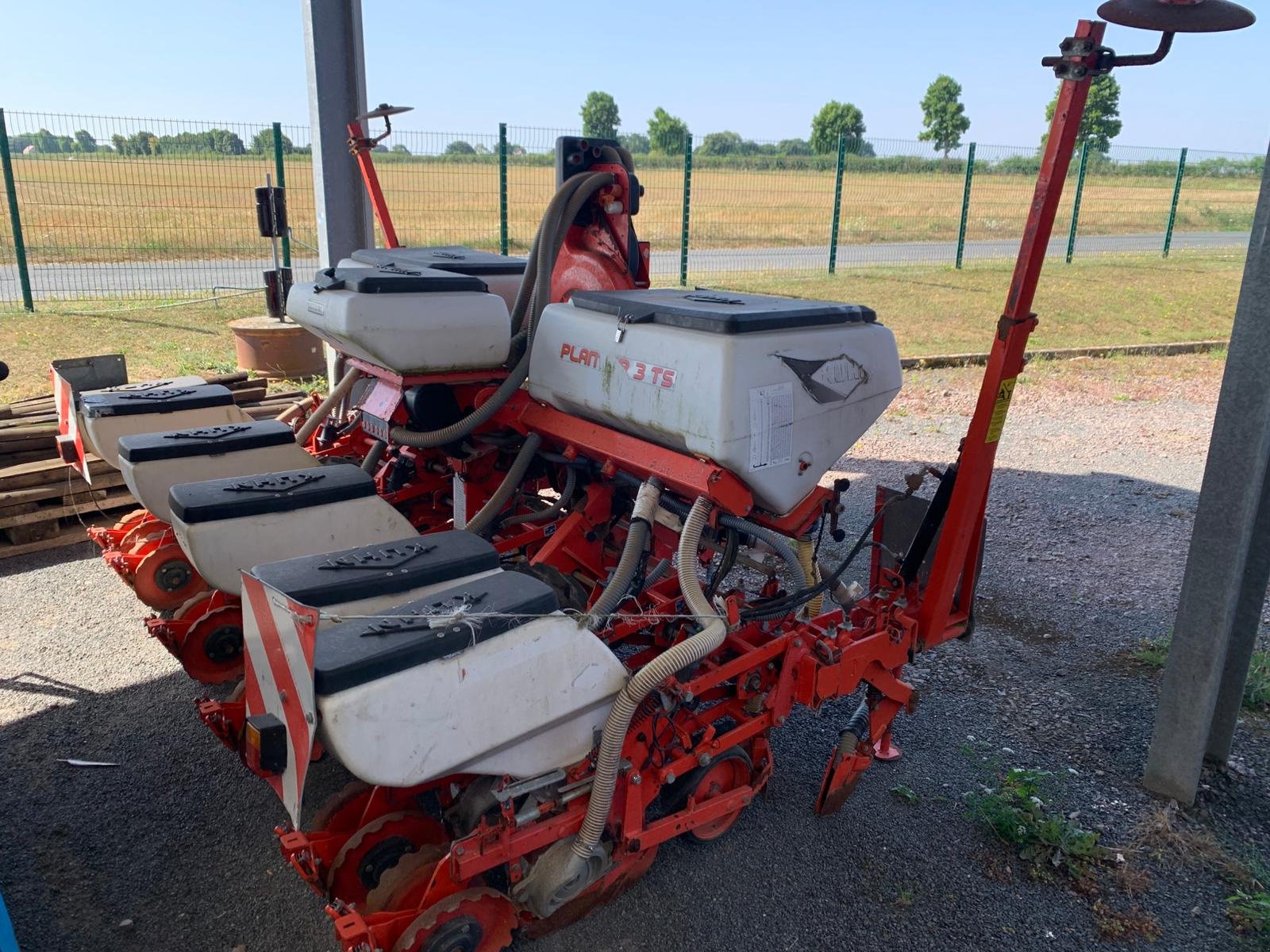 Einzelkornsägerät des Typs Kuhn PLANTER, Gebrauchtmaschine in CINTHEAUX (Bild 3)