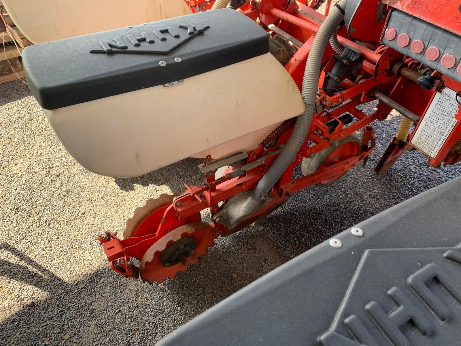 Einzelkornsägerät des Typs Kuhn PLANTER, Gebrauchtmaschine in CINTHEAUX (Bild 6)