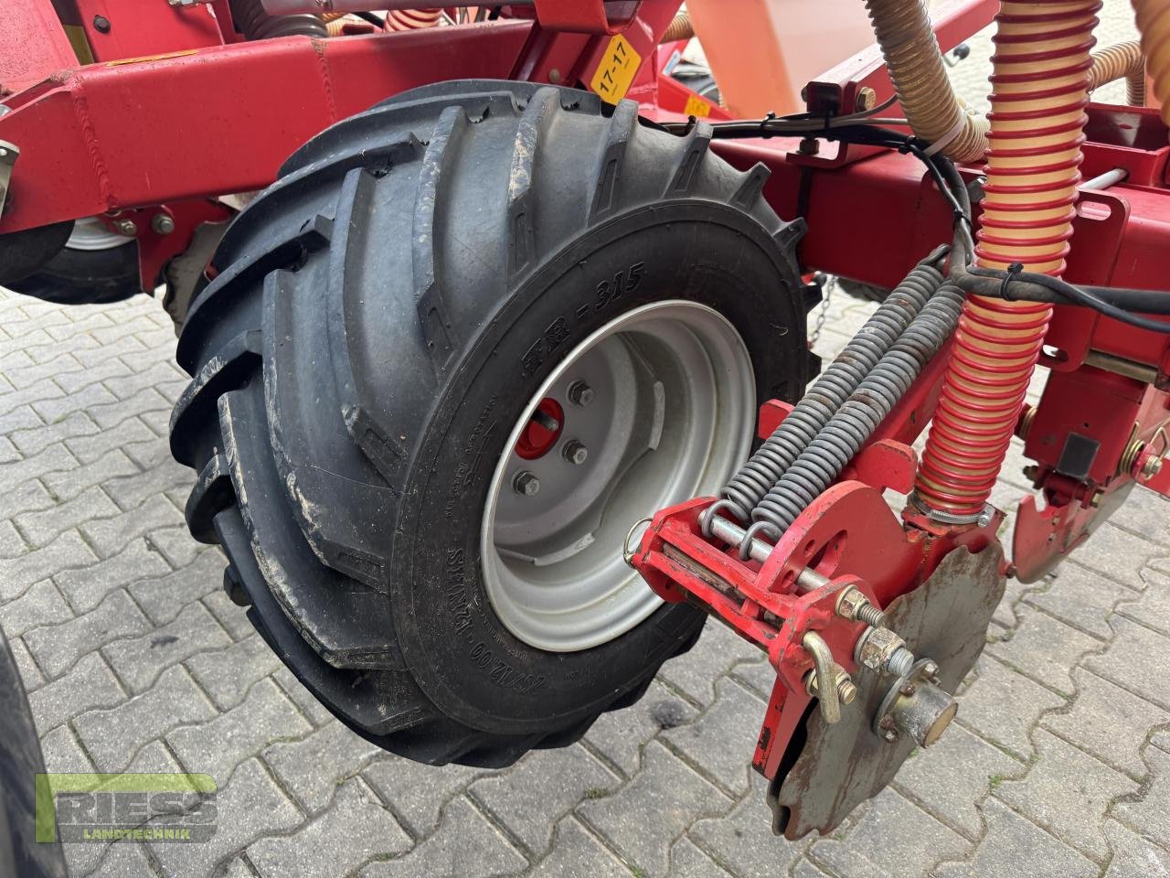 Einzelkornsägerät des Typs Kverneland OPTIMA 6 Reihig + Dünger  nur 350 HA, Gebrauchtmaschine in Homberg/Ohm - Maulbach (Bild 8)