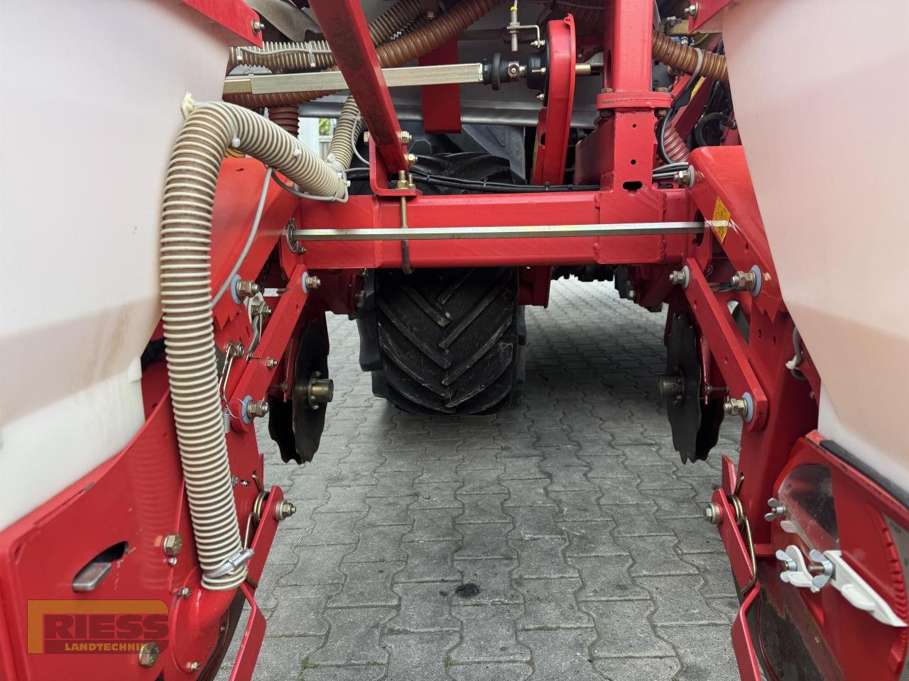 Einzelkornsägerät des Typs Kverneland OPTIMA 6 Reihig + Dünger  nur 350 HA, Gebrauchtmaschine in Homberg/Ohm - Maulbach (Bild 12)