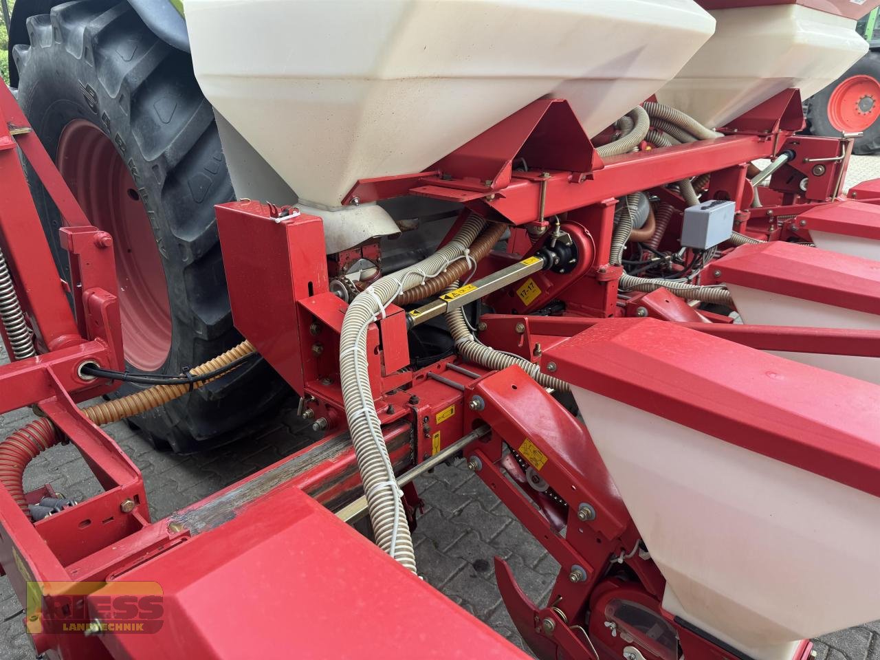 Einzelkornsägerät des Typs Kverneland OPTIMA 6 Reihig + Dünger  nur 350 HA, Gebrauchtmaschine in Homberg/Ohm - Maulbach (Bild 15)