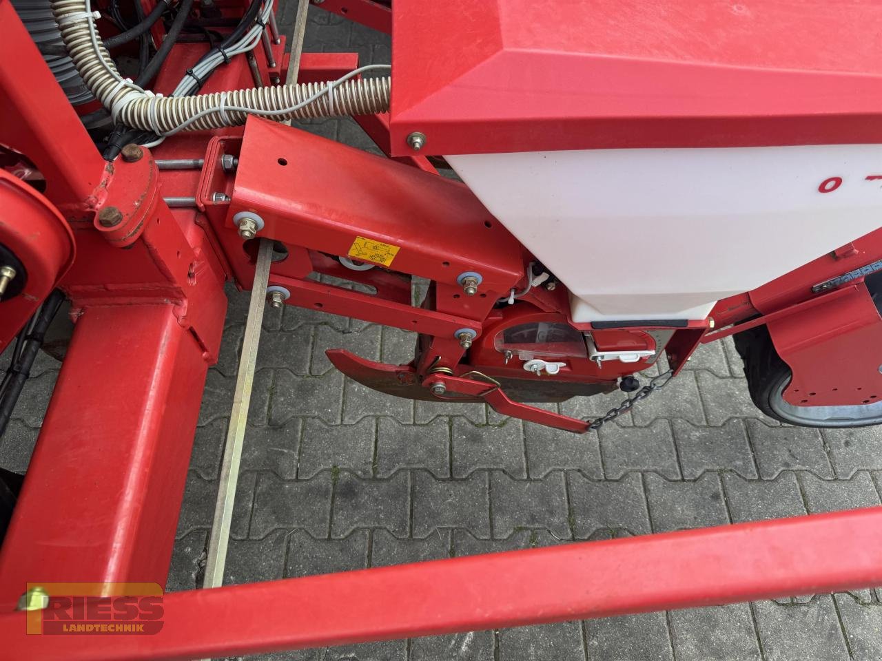 Einzelkornsägerät des Typs Kverneland OPTIMA 6 Reihig + Dünger  nur 350 HA, Gebrauchtmaschine in Homberg/Ohm - Maulbach (Bild 16)