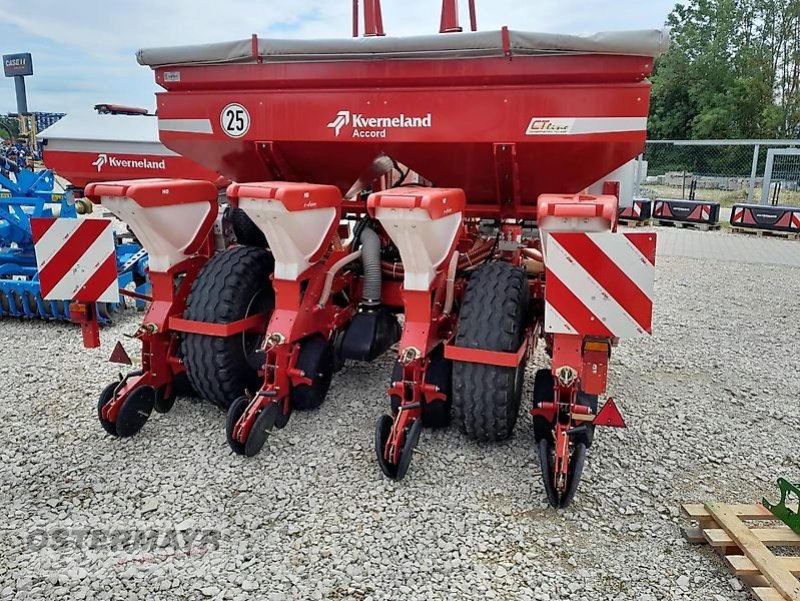Einzelkornsägerät des Typs Kverneland Optima HD e-drive 8 Reihig, Gebrauchtmaschine in Rohr i .NB (Bild 1)