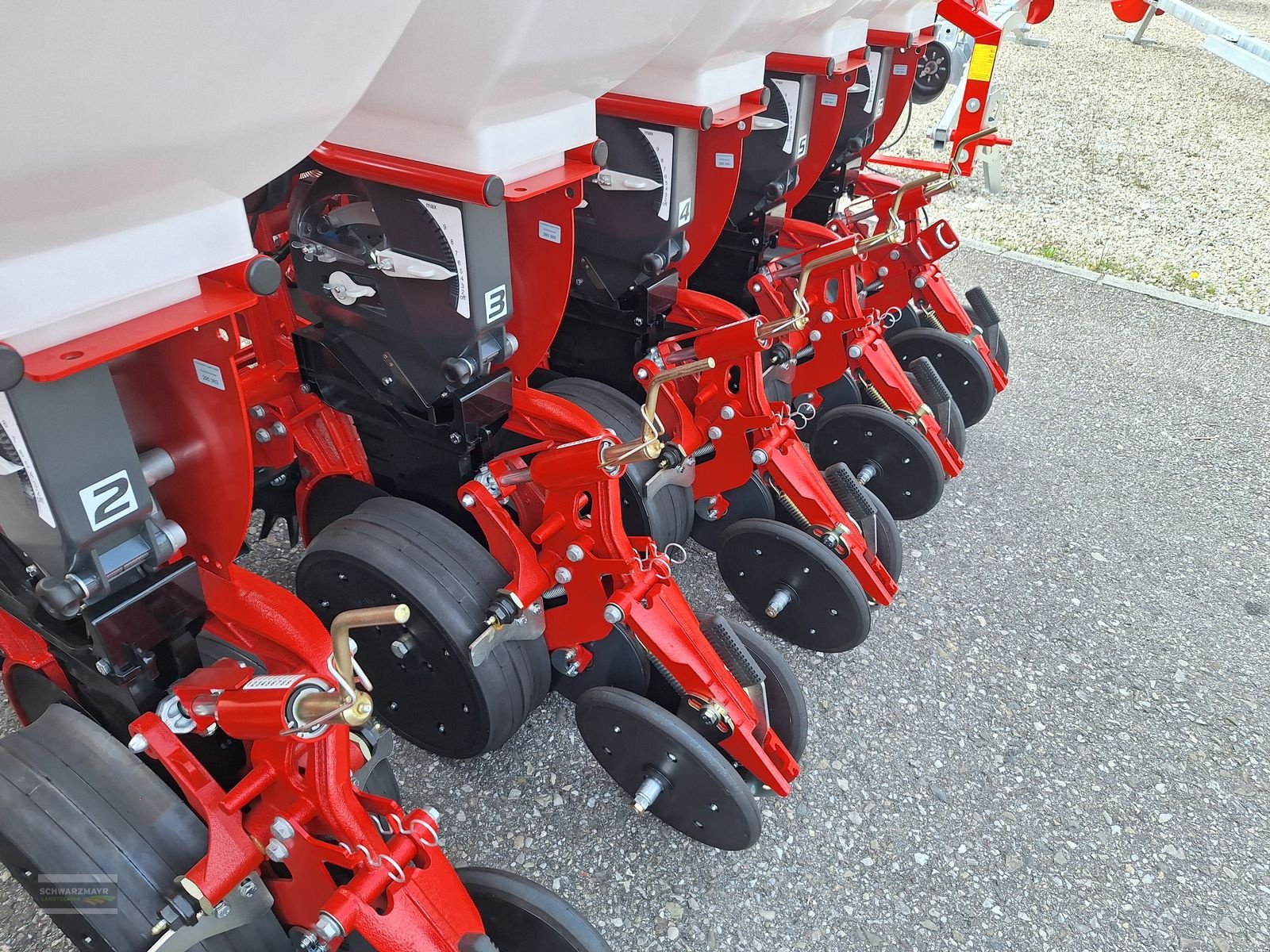 Einzelkornsägerät des Typs Kverneland Optima V 6-RHG, Neumaschine in Gampern (Bild 14)