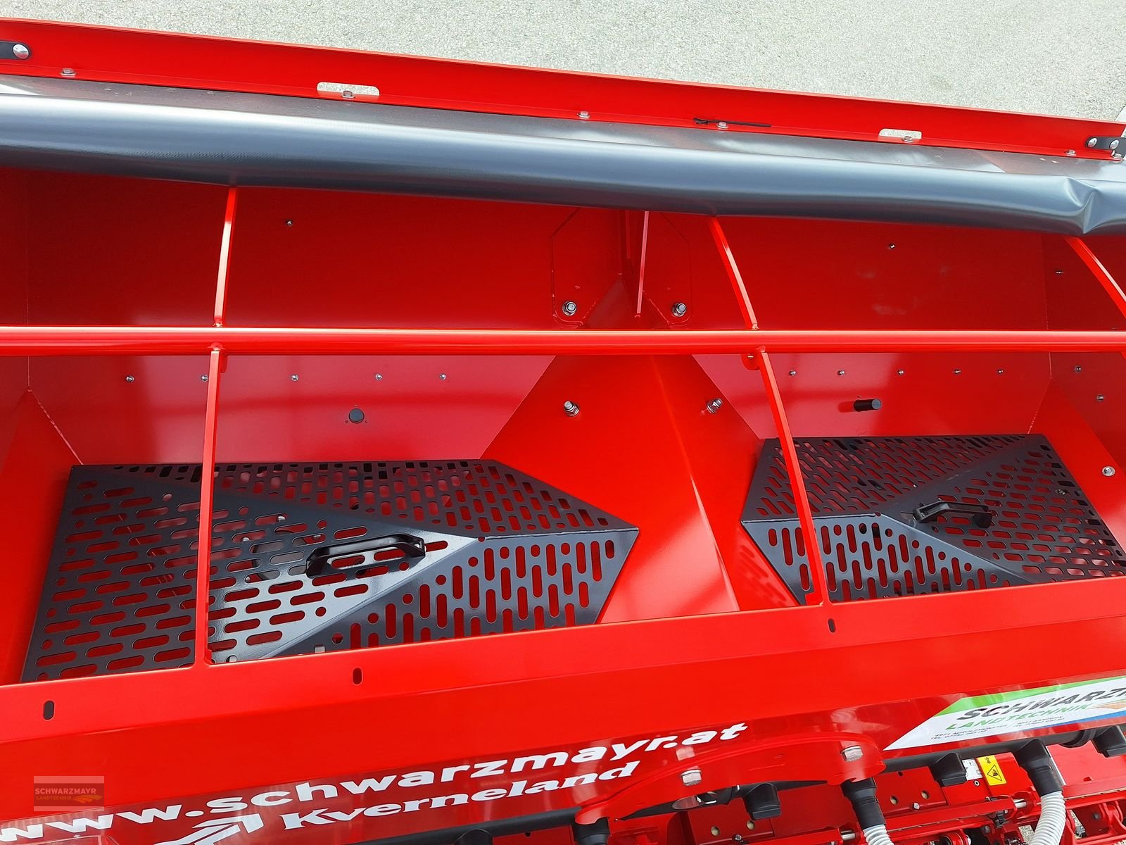 Einzelkornsägerät des Typs Kverneland Optima V 6-RHG, Neumaschine in Gampern (Bild 19)