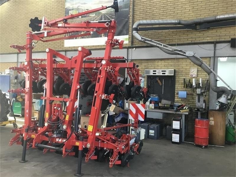 Einzelkornsägerät typu Kverneland UNICORN Ny 12 rækker maskiner på lager til omg. le, Gebrauchtmaschine v Mern (Obrázok 1)