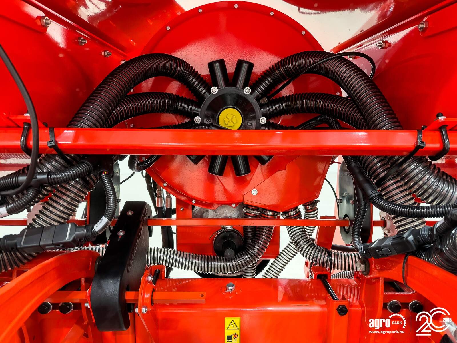 Einzelkornsägerät des Typs Maschio MTE Isotronic 6-row ISOBUS precision seed drill with electric microgranulate dispenser, Gebrauchtmaschine in Csengele (Bild 19)