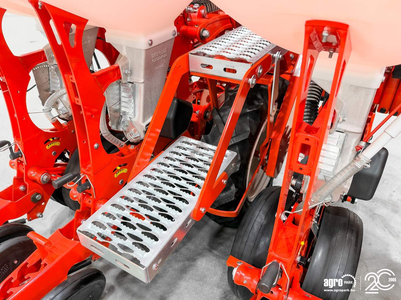 Einzelkornsägerät des Typs Maschio MTE Isotronic 6-row ISOBUS precision seed drill with electric microgranulate dispenser, Gebrauchtmaschine in Csengele (Bild 20)