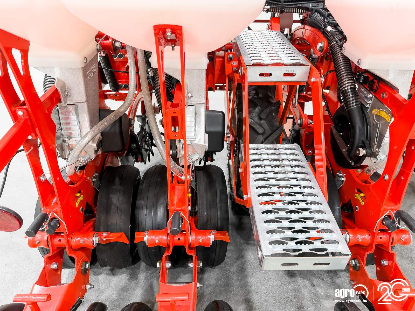 Einzelkornsägerät des Typs Maschio MTE Isotronic 6-row ISOBUS precision seed drill with electric microgranulate dispenser, Gebrauchtmaschine in Csengele (Bild 21)