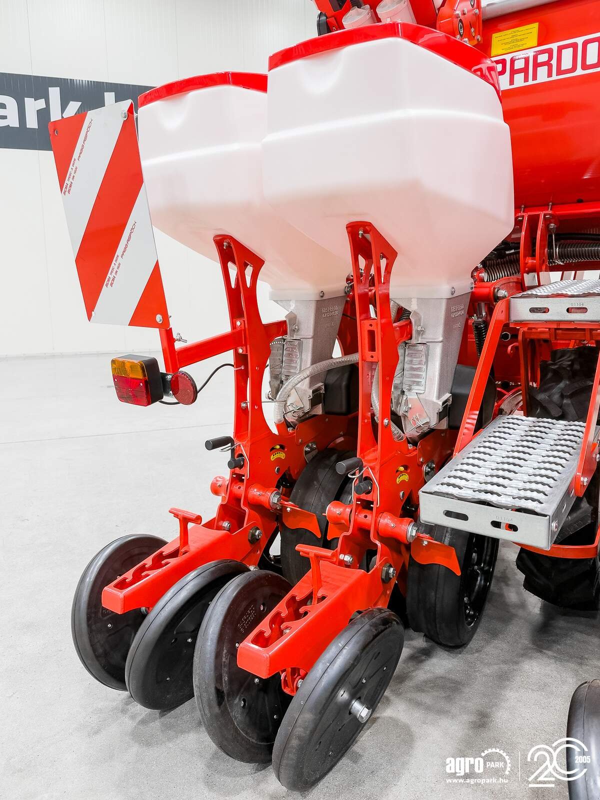 Einzelkornsägerät des Typs Maschio MTE Isotronic 6-row ISOBUS precision seed drill with electric microgranulate dispenser, Gebrauchtmaschine in Csengele (Bild 23)