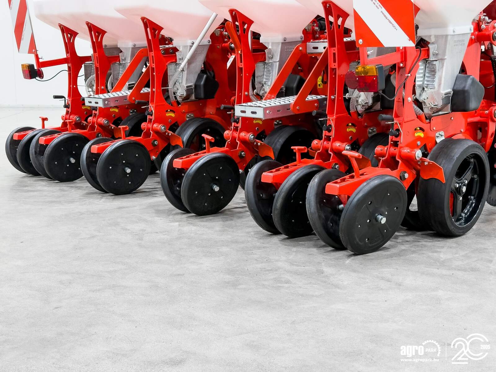 Einzelkornsägerät des Typs Maschio MTE Isotronic 6-row ISOBUS precision seed drill with electric microgranulate dispenser, Gebrauchtmaschine in Csengele (Bild 28)