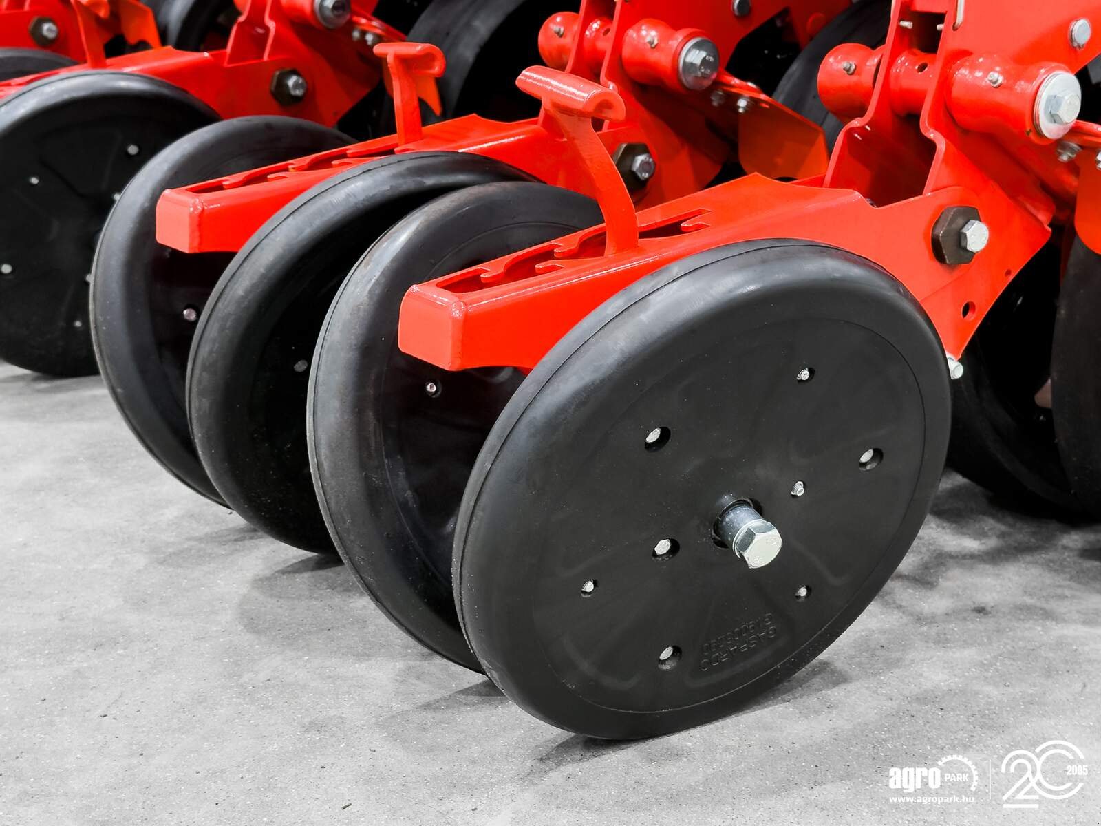 Einzelkornsägerät des Typs Maschio MTE Isotronic 6-row ISOBUS precision seed drill with electric microgranulate dispenser, Gebrauchtmaschine in Csengele (Bild 29)