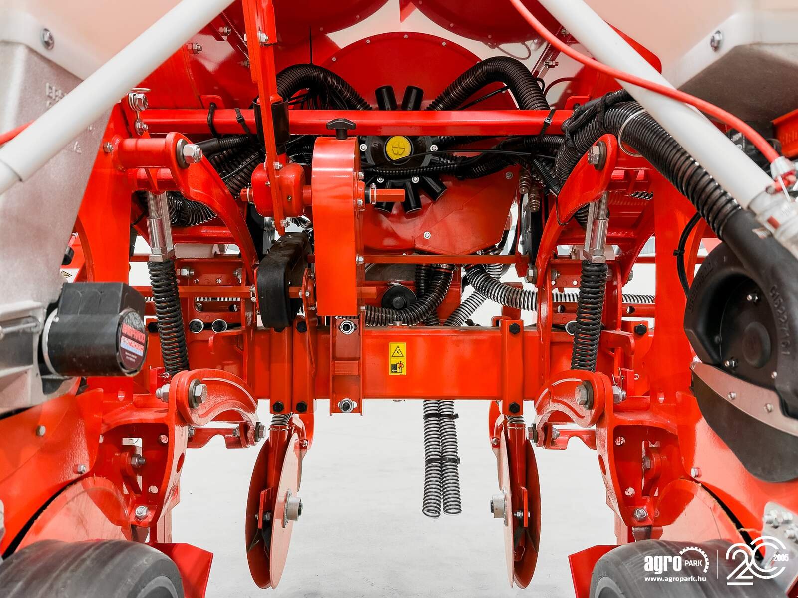 Einzelkornsägerät от тип Maschio MTE Isotronic 6-row ISOBUS precision seed drill with mechanical microgranulate dispenser, Gebrauchtmaschine в Csengele (Снимка 17)