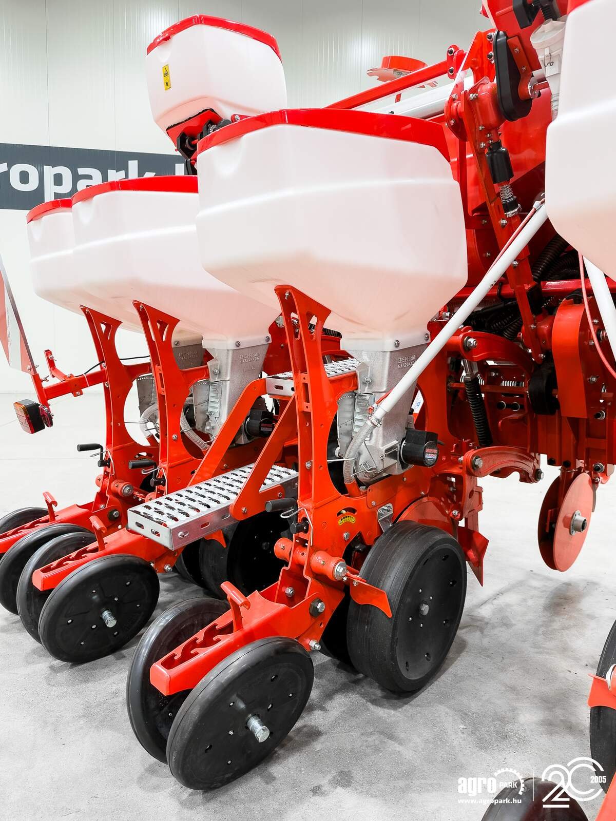 Einzelkornsägerät typu Maschio MTE Isotronic UNUSED 6-row ISOBUS precision seed drill with mechanical microgranulate dispenser, Gebrauchtmaschine w Csengele (Zdjęcie 23)