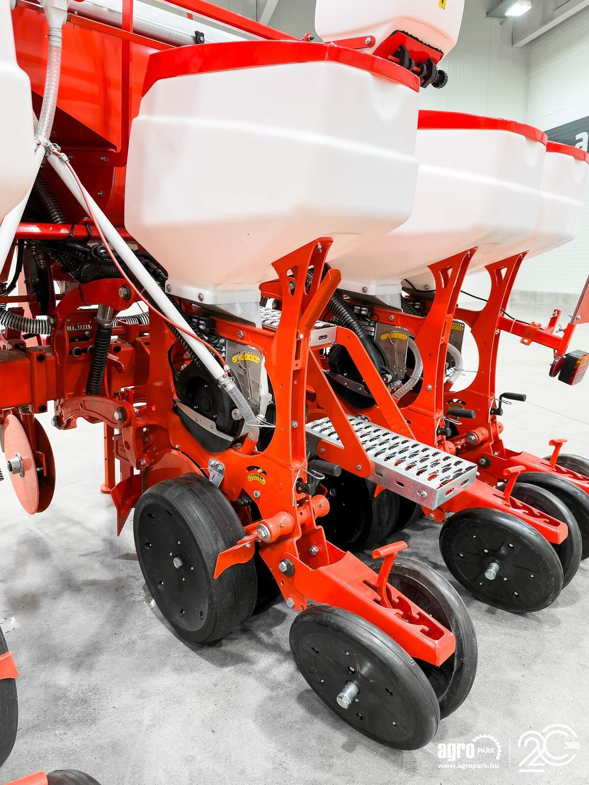 Einzelkornsägerät typu Maschio MTE Isotronic UNUSED 6-row ISOBUS precision seed drill with mechanical microgranulate dispenser, Gebrauchtmaschine w Csengele (Zdjęcie 24)