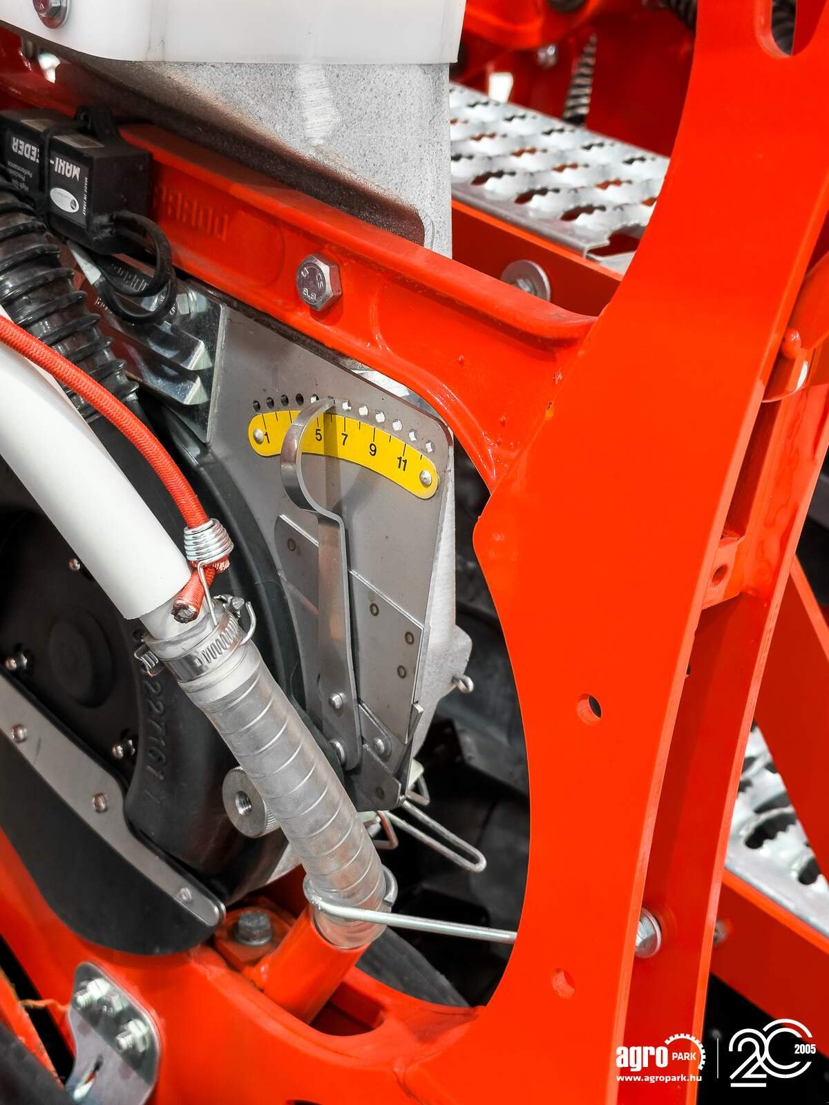 Einzelkornsägerät typu Maschio MTE Isotronic UNUSED 6-row ISOBUS precision seed drill with mechanical microgranulate dispenser, Gebrauchtmaschine w Csengele (Zdjęcie 25)