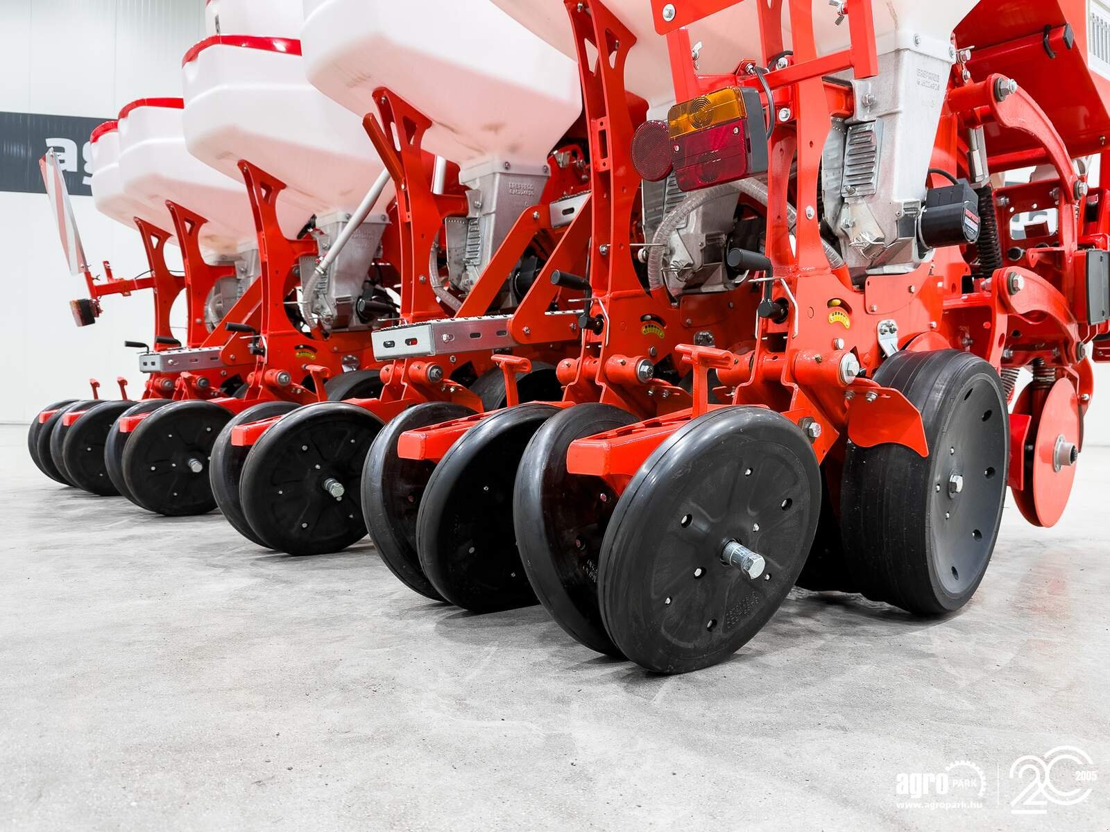 Einzelkornsägerät typu Maschio MTE Isotronic UNUSED 6-row ISOBUS precision seed drill with mechanical microgranulate dispenser, Gebrauchtmaschine w Csengele (Zdjęcie 27)