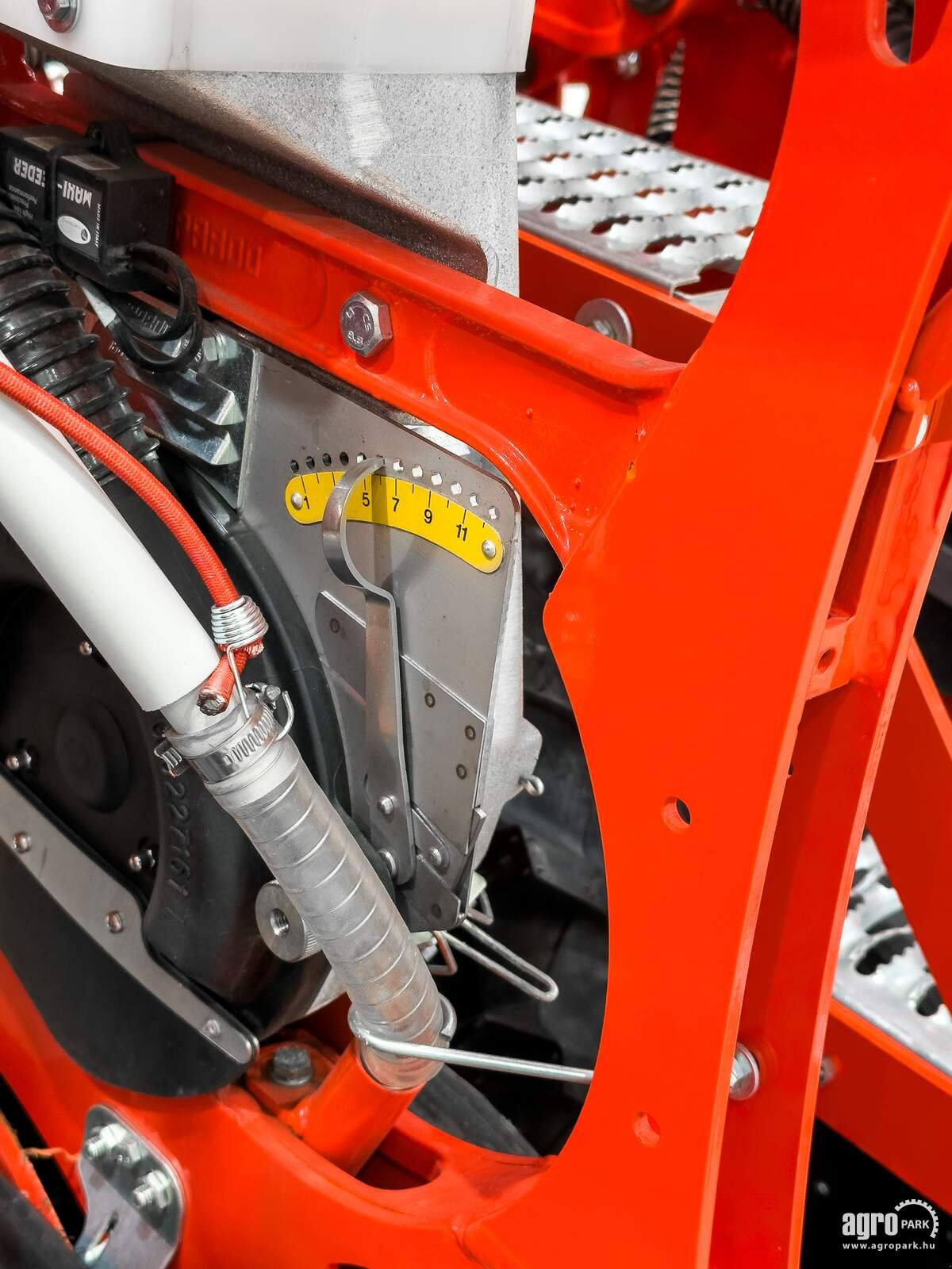 Einzelkornsägerät tip Maschio MTE Isotronic UNUSED 6-row ISOBUS precision seed drill with mechanical microgranulate dispenser, Gebrauchtmaschine in Csengele (Poză 25)