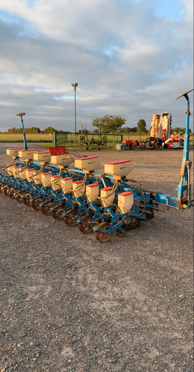 Einzelkornsägerät of the type Monosem 12 RANGS-45CM, Gebrauchtmaschine in CINTHEAUX (Picture 3)