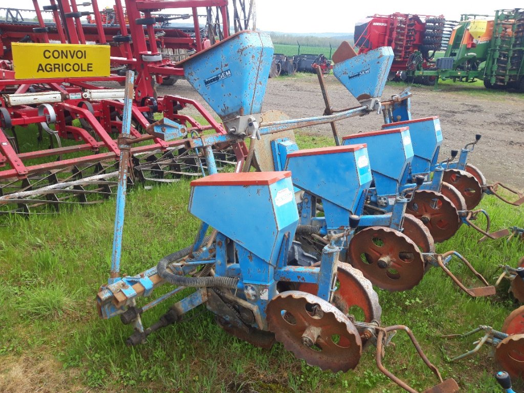 Einzelkornsägerät типа Monosem 4 Rangs, Gebrauchtmaschine в BRAS SUR MEUSE (Фотография 1)