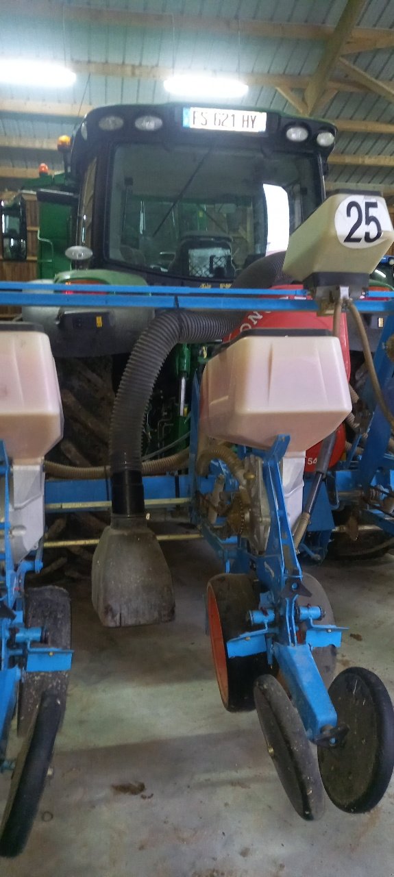 Einzelkornsägerät του τύπου Monosem NG +, Gebrauchtmaschine σε SAINT-HILAIRE-EN-PUISEAUX (Φωτογραφία 4)