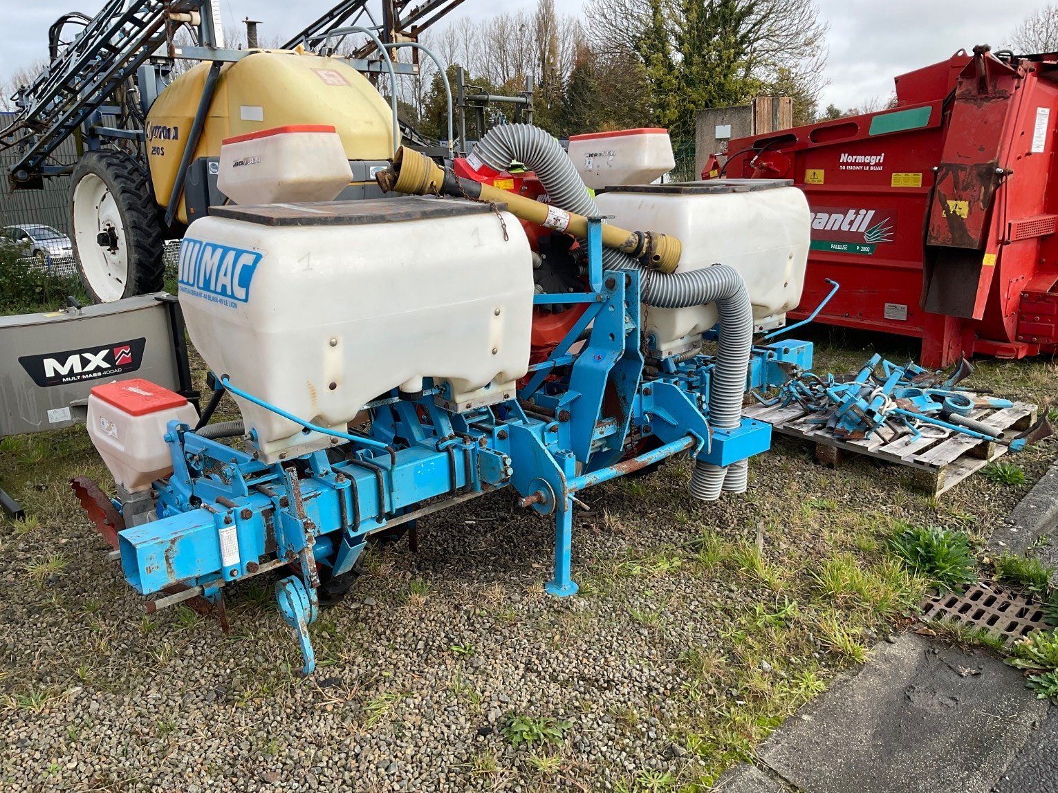 Einzelkornsägerät du type Monosem Semoir monograine NG Monosem, Gebrauchtmaschine en SAINT CLAIR SUR ELLE (Photo 4)