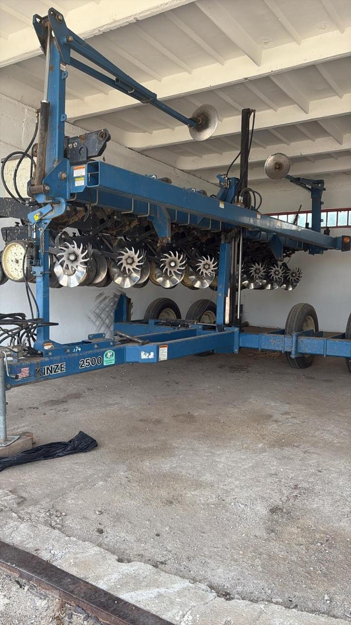 Einzelkornsägerät of the type Sonstige Kinze 2500 8 Reihen, Gebrauchtmaschine in Pragsdorf (Picture 1)