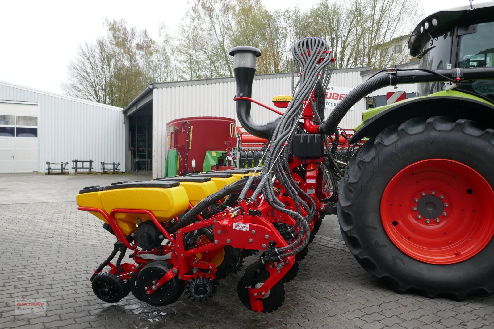 Einzelkornsägerät of the type Väderstad Tempo V 12 mit Fronttank, Neumaschine in Dorfen (Picture 5)