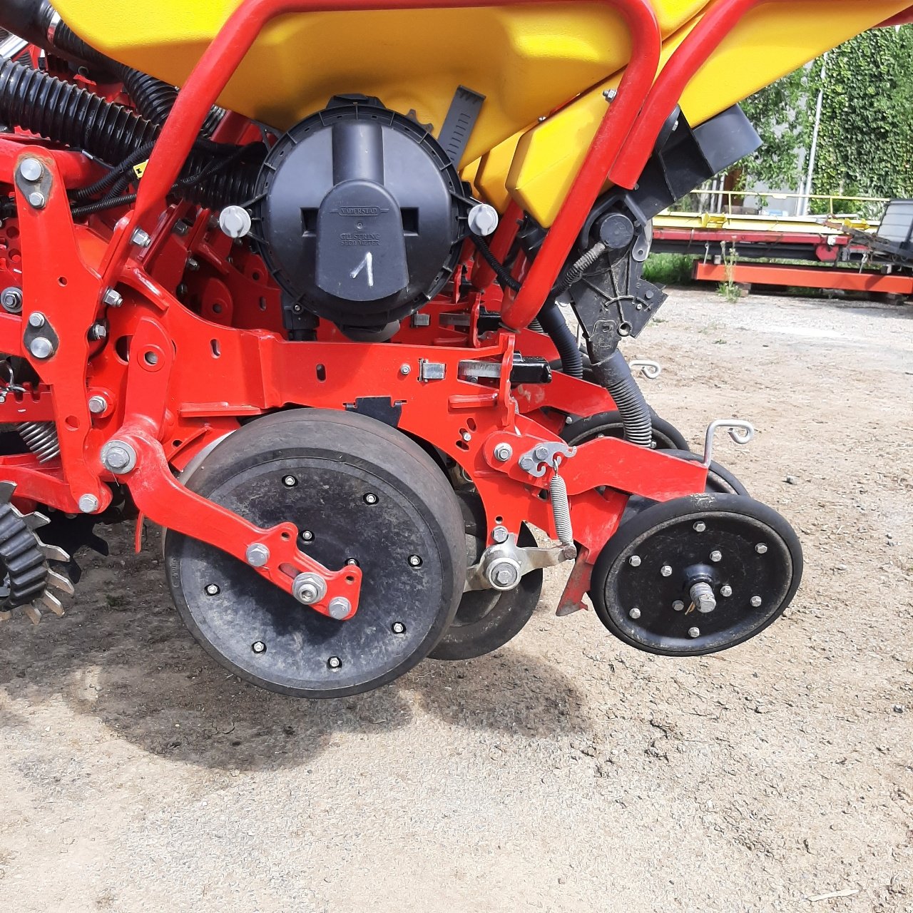 Einzelkornsägerät of the type Väderstad TEMPO V12, Gebrauchtmaschine in PRÉFONTAINES (Picture 4)