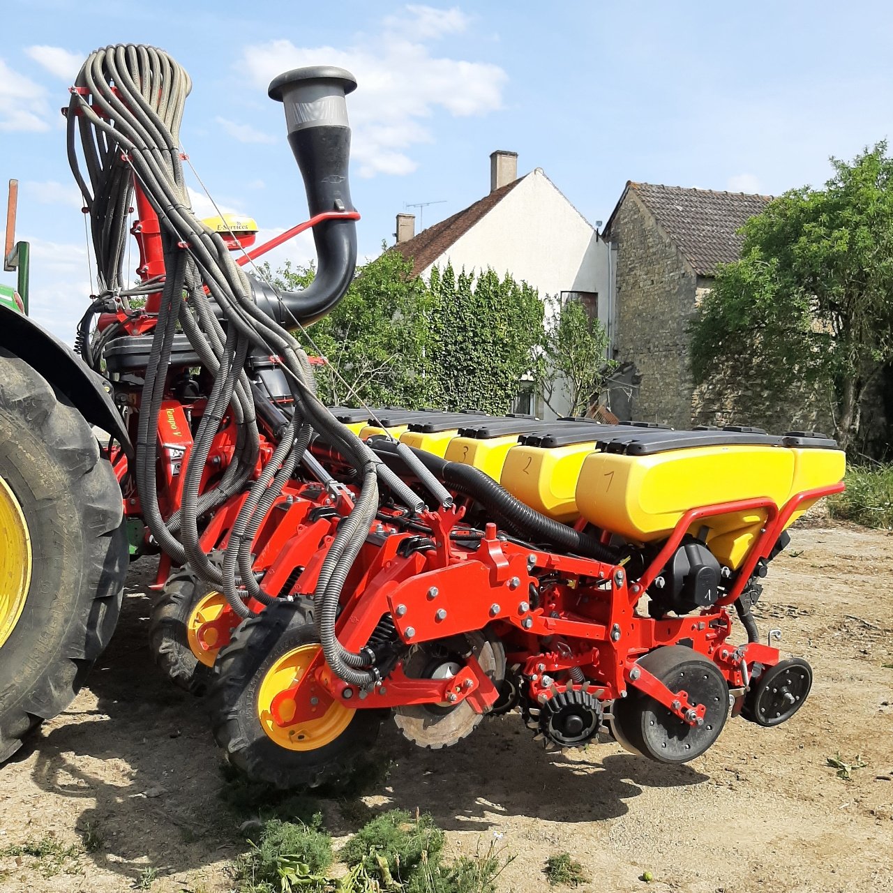 Einzelkornsägerät of the type Väderstad TEMPO V12, Gebrauchtmaschine in PRÉFONTAINES (Picture 2)