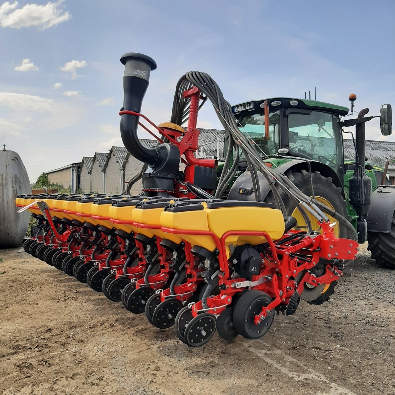 Einzelkornsägerät of the type Väderstad TEMPO V12, Gebrauchtmaschine in PRÉFONTAINES (Picture 1)