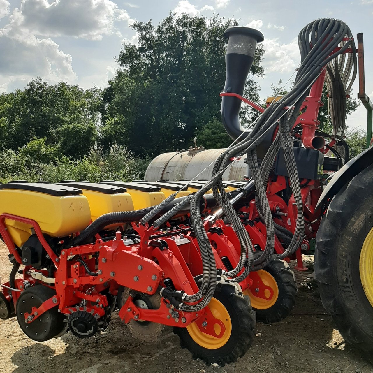 Einzelkornsägerät of the type Väderstad TEMPO V12, Gebrauchtmaschine in PRÉFONTAINES (Picture 11)