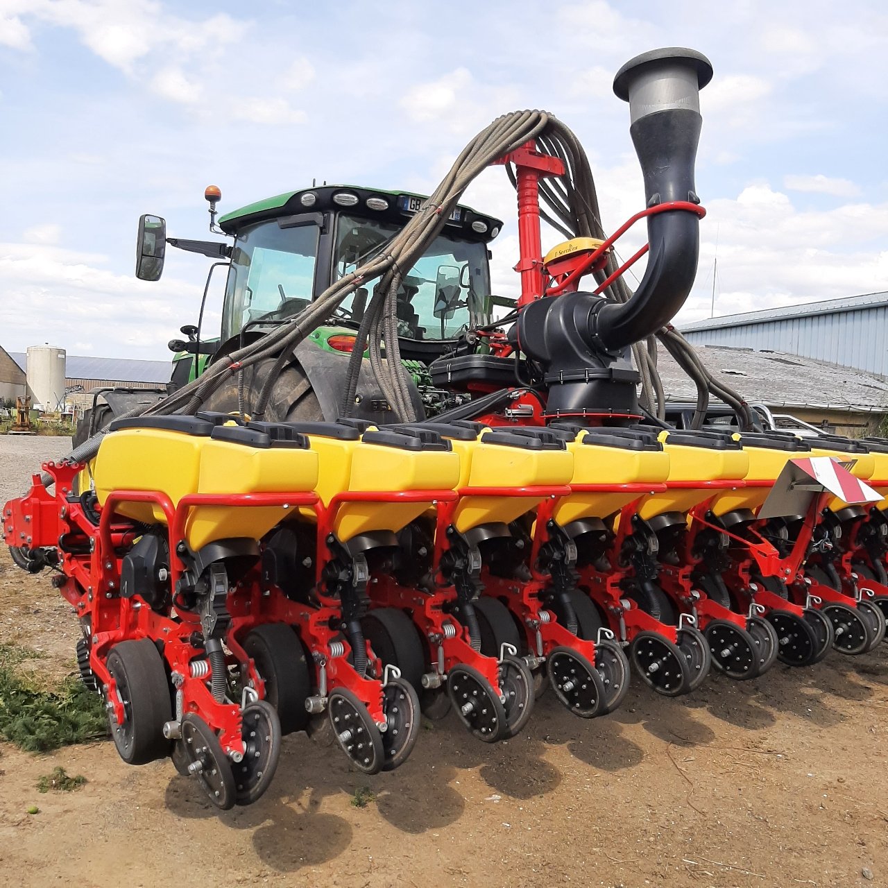 Einzelkornsägerät of the type Väderstad TEMPO V12, Gebrauchtmaschine in PRÉFONTAINES (Picture 3)