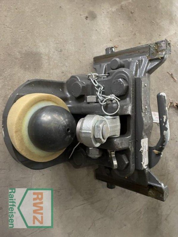 elektronische Zusatzgeräte des Typs Fendt Zugkugelkupplung K 80, Vorführmaschine in Lorsch (Bild 1)