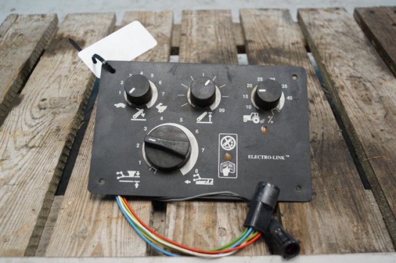 elektronische Zusatzgeräte des Typs New Holland 8240, Gebrauchtmaschine in Hemmet (Bild 2)