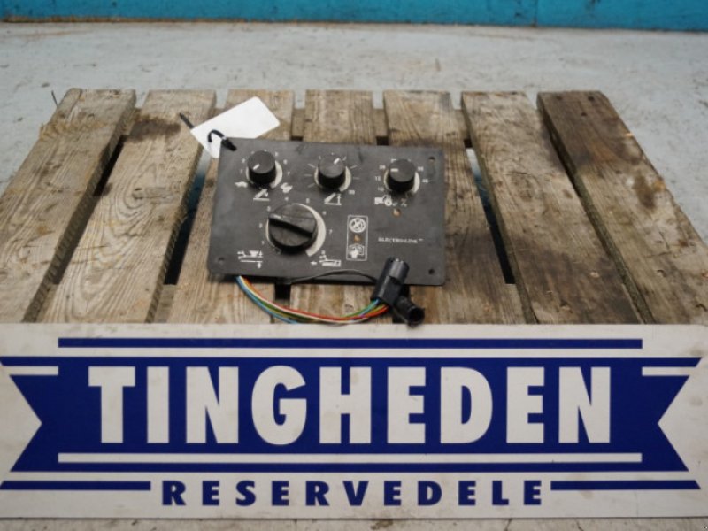 elektronische Zusatzgeräte typu New Holland 8240, Gebrauchtmaschine v Hemmet (Obrázek 1)