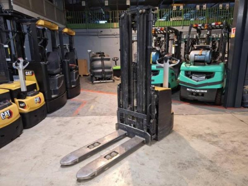 Elektrostapler del tipo Caterpillar NSP16N2, Gebrauchtmaschine In senlis (Immagine 3)