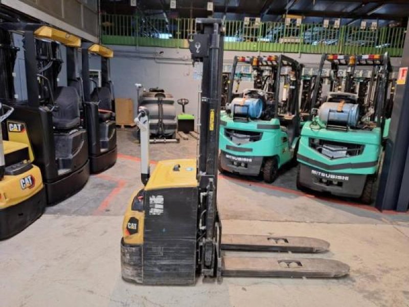 Elektrostapler del tipo Caterpillar NSP16N2, Gebrauchtmaschine In senlis (Immagine 4)